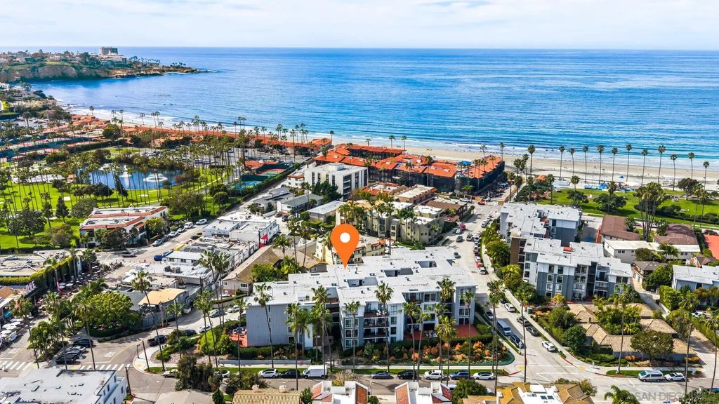 8110 El Paseo Grande 203, La Jolla