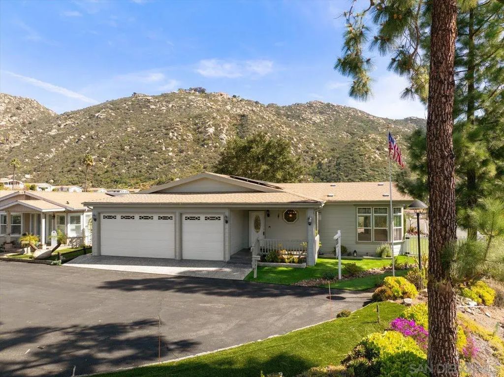 8975 Lawrence Welk Dr 137, Escondido