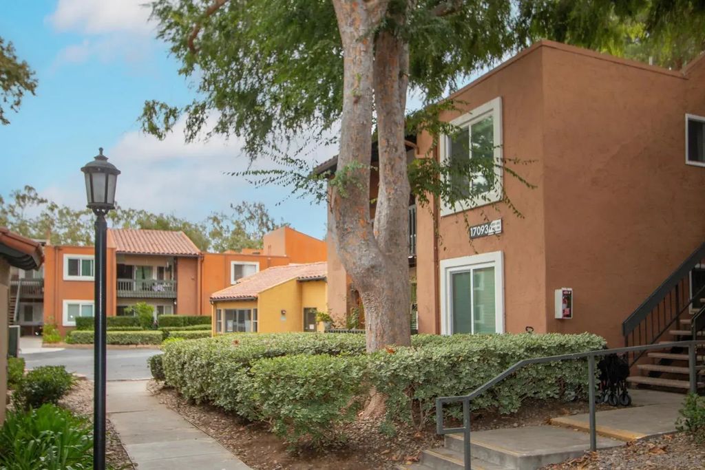 17093 W Bernardo Dr 202, RANCHO BERNARDO