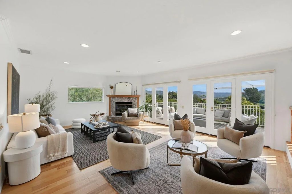 3132 Don Rolando, Escondido