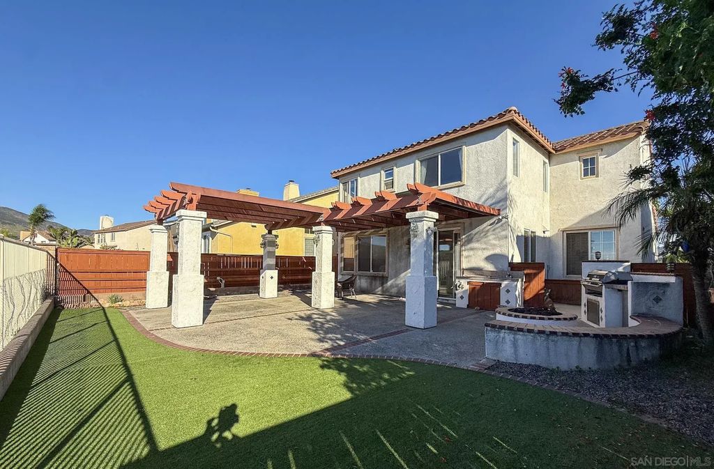 700 Rocking Horse Dr, Chula Vista