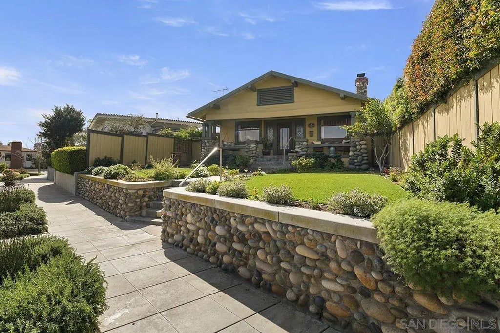 2133 Pine St, MISSION HILLS