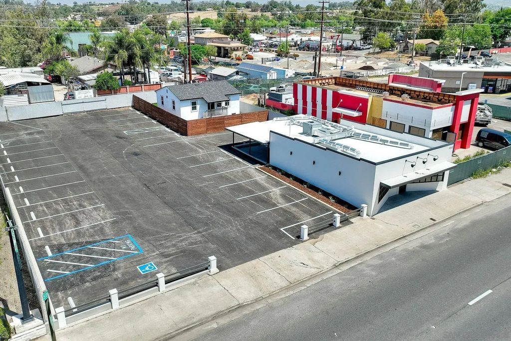 1045 Main, Ramona