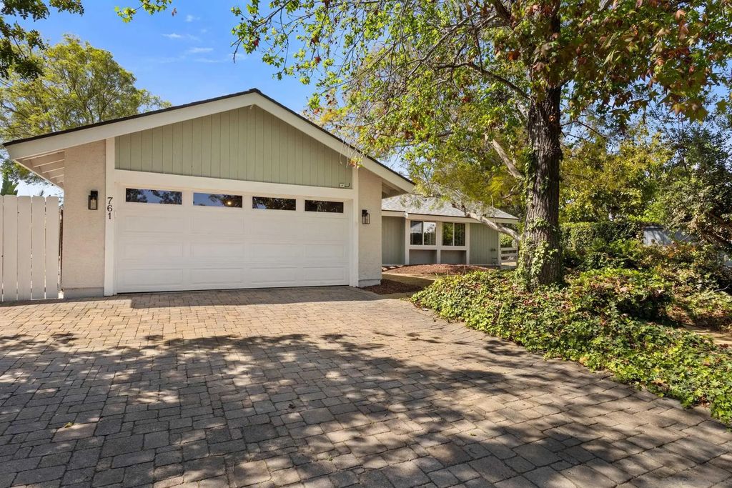761 Rocking Horse Rd, Vista
