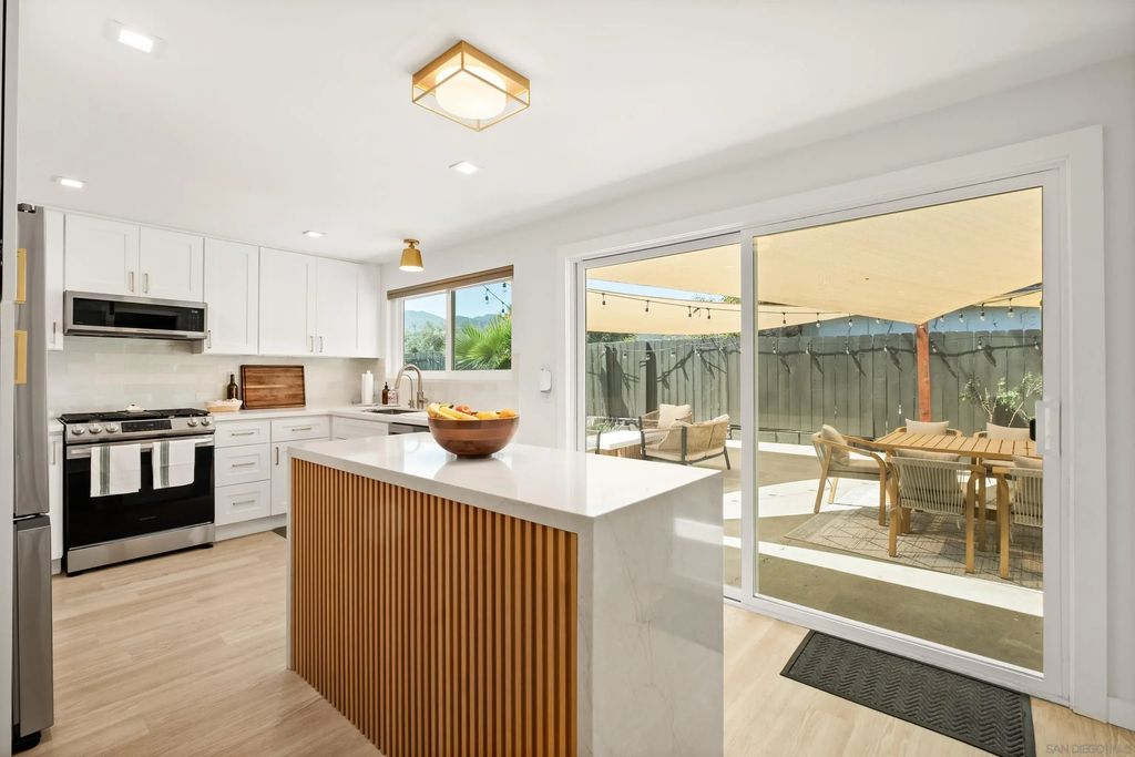 9081 Inverness, Santee