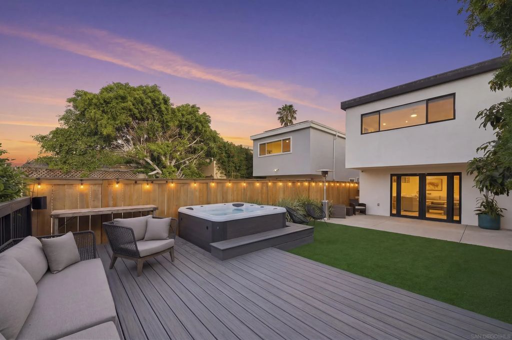 2354 Chalcedony, PACIFIC BEACH