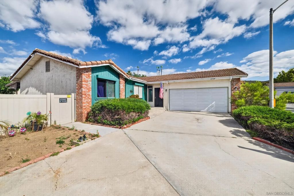 8529 Snow White Dr, El Cajon