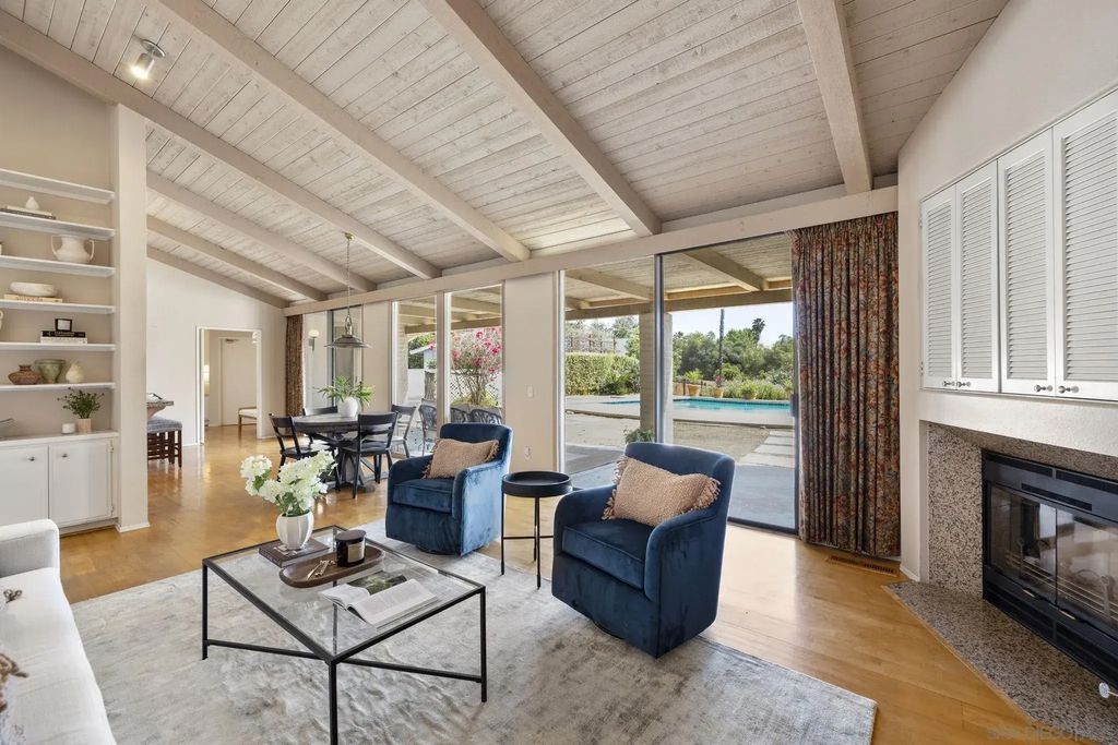 2357 Royal Crest, Escondido
