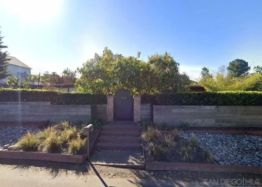 3657 Charles, POINT LOMA