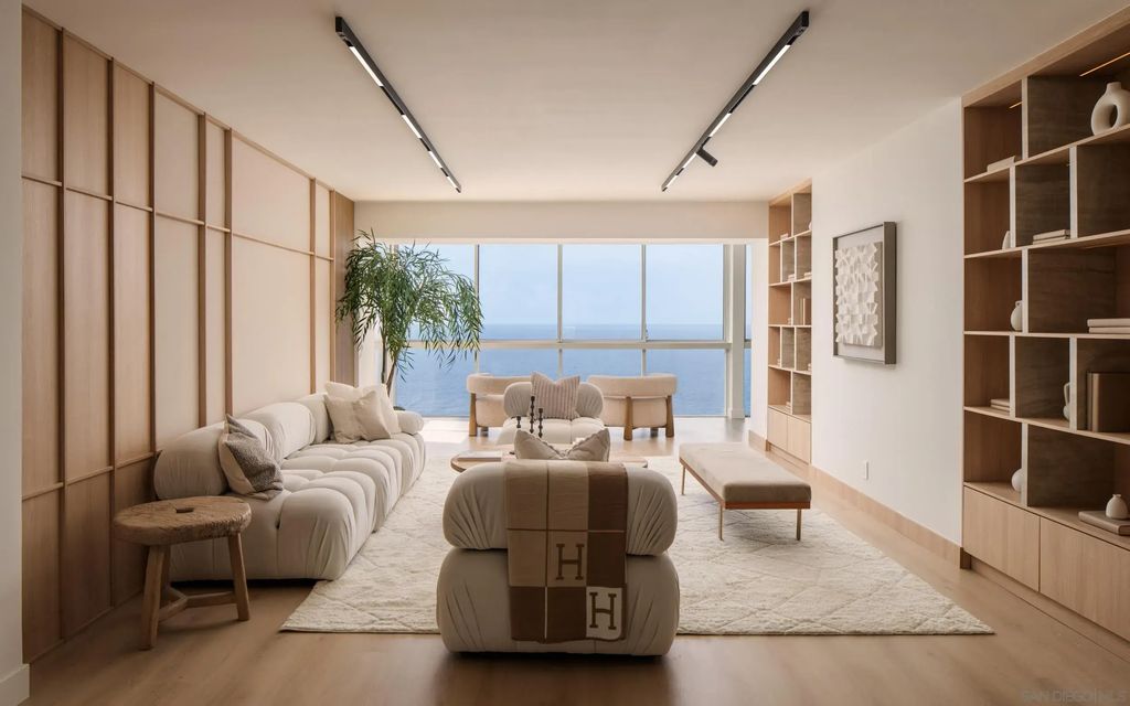 939 Coast 17d, La Jolla
