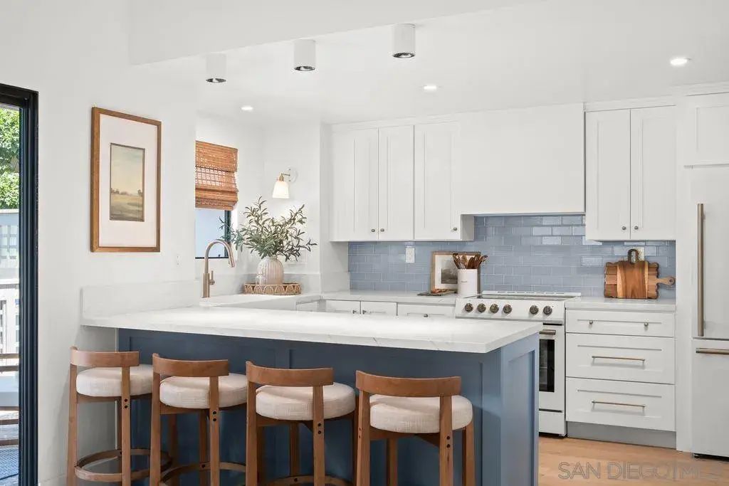 542 Via De La Valle J, Solana Beach