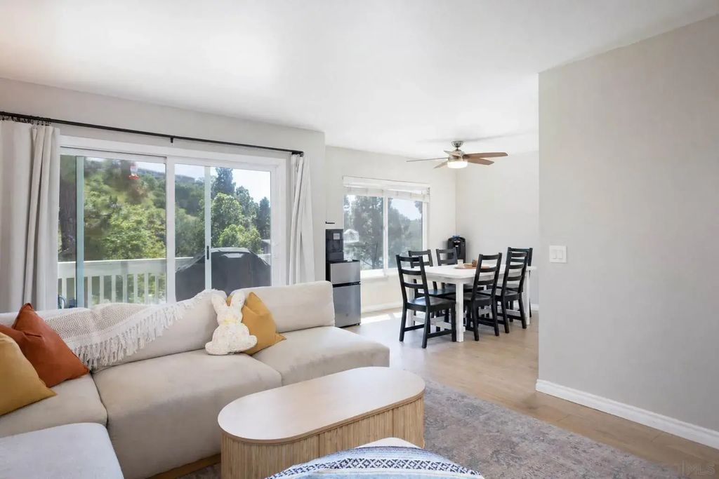 4241 Mesa Vista Way, Unit 5 5, Oceanside