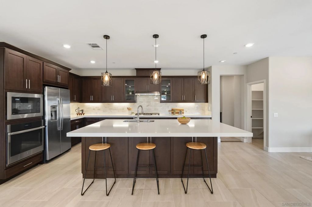 2966 Hayloft Pl, Escondido
