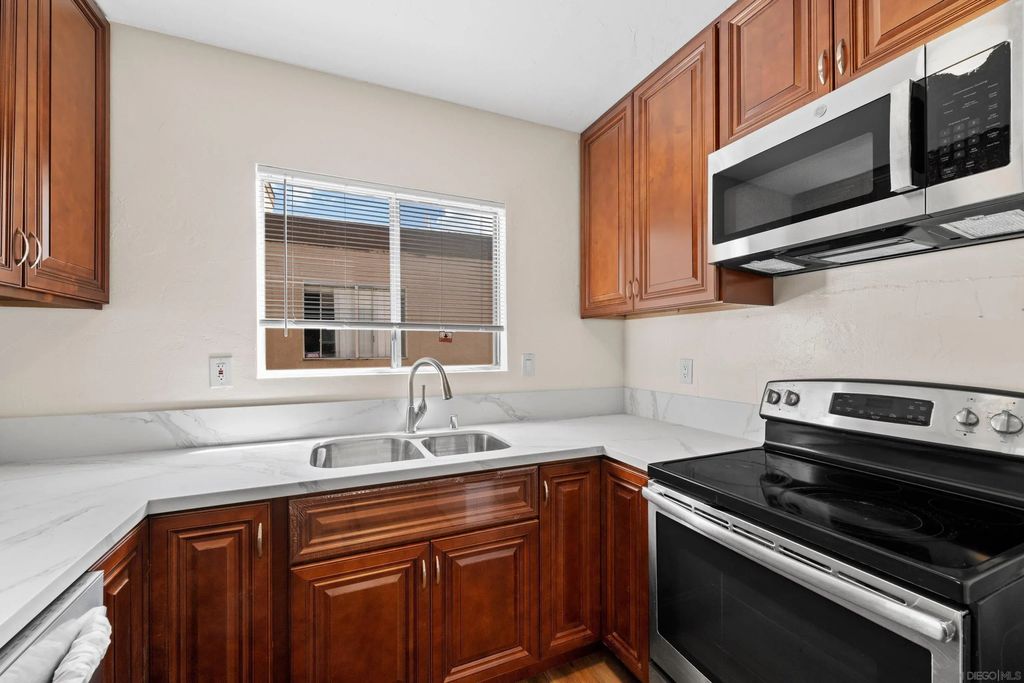 1051 Rock Springs 202, Escondido