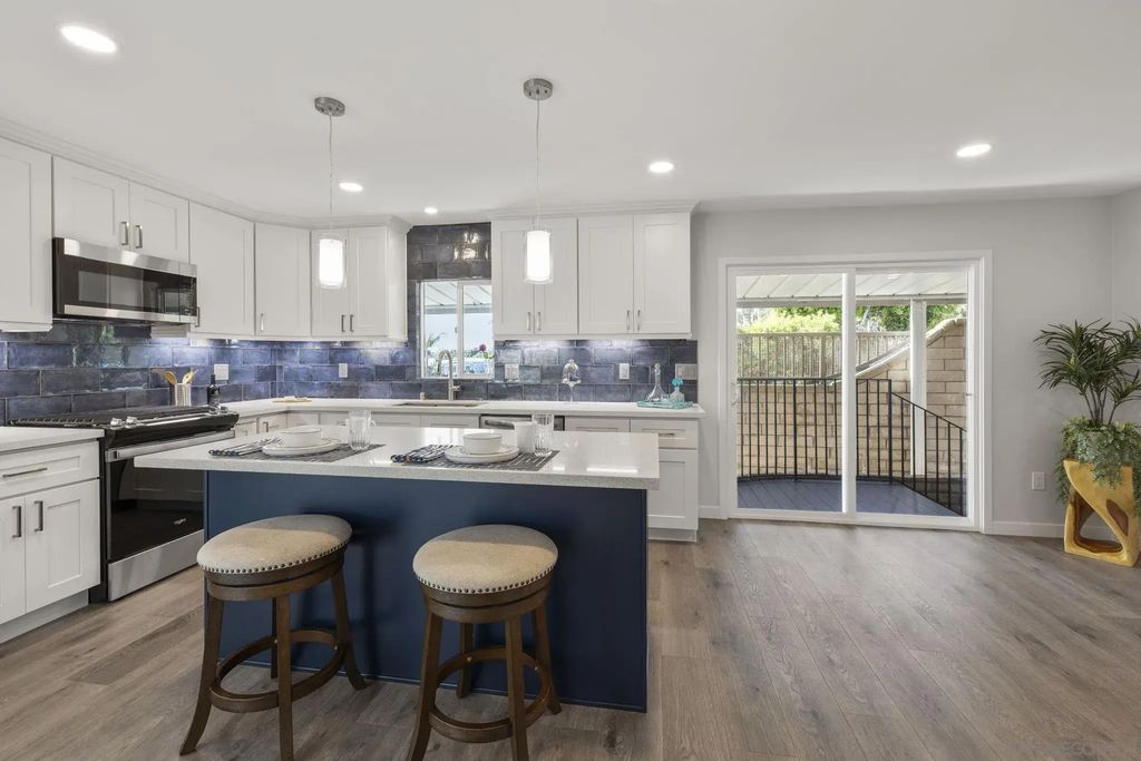 7102 San Bartolo St 11, Carlsbad
