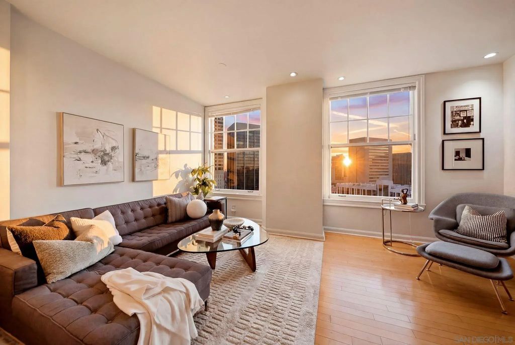 702 Ash 509, DOWNTOWN