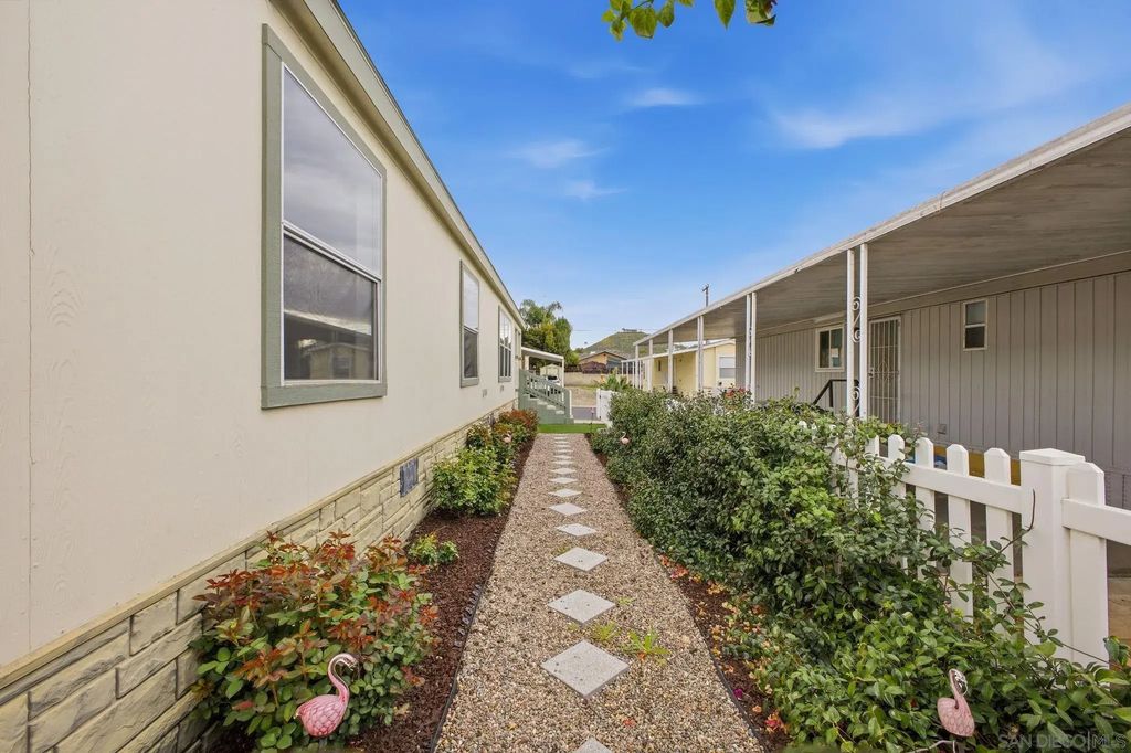 450 E Bradley 68, El Cajon