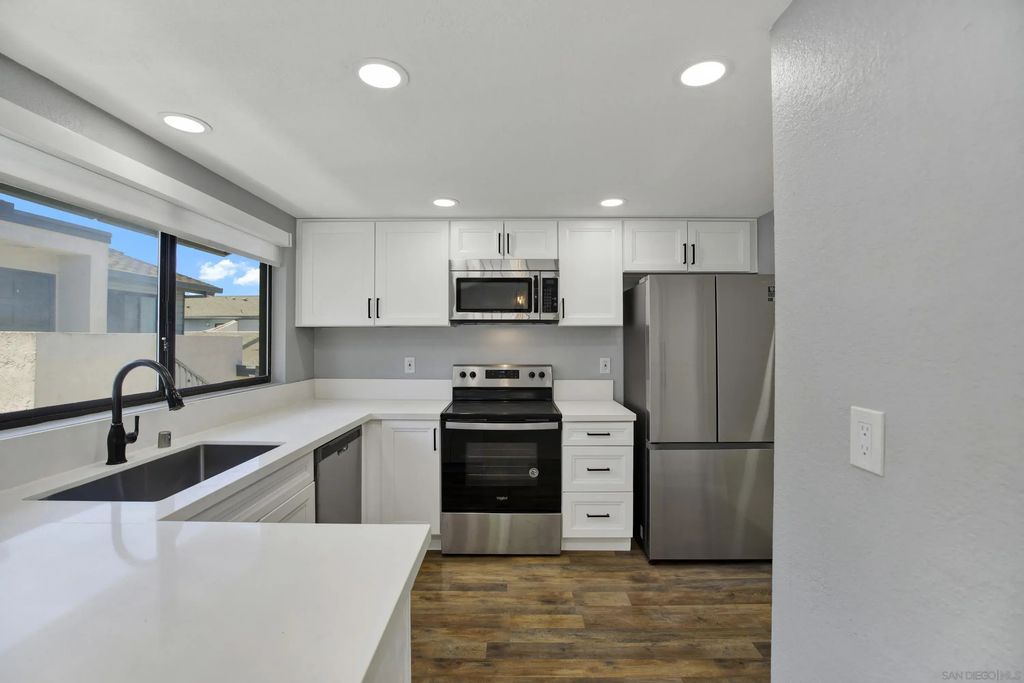 8878 Regents Road 201, UNIVERSITY CITY