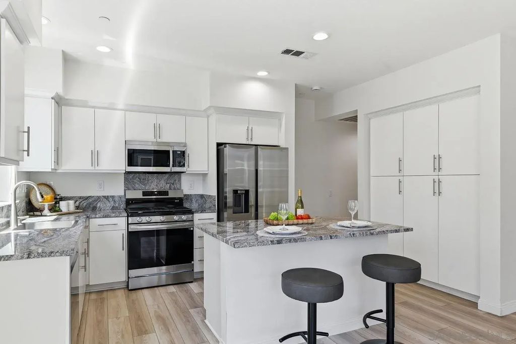 214 Antoni Gln 710, Escondido