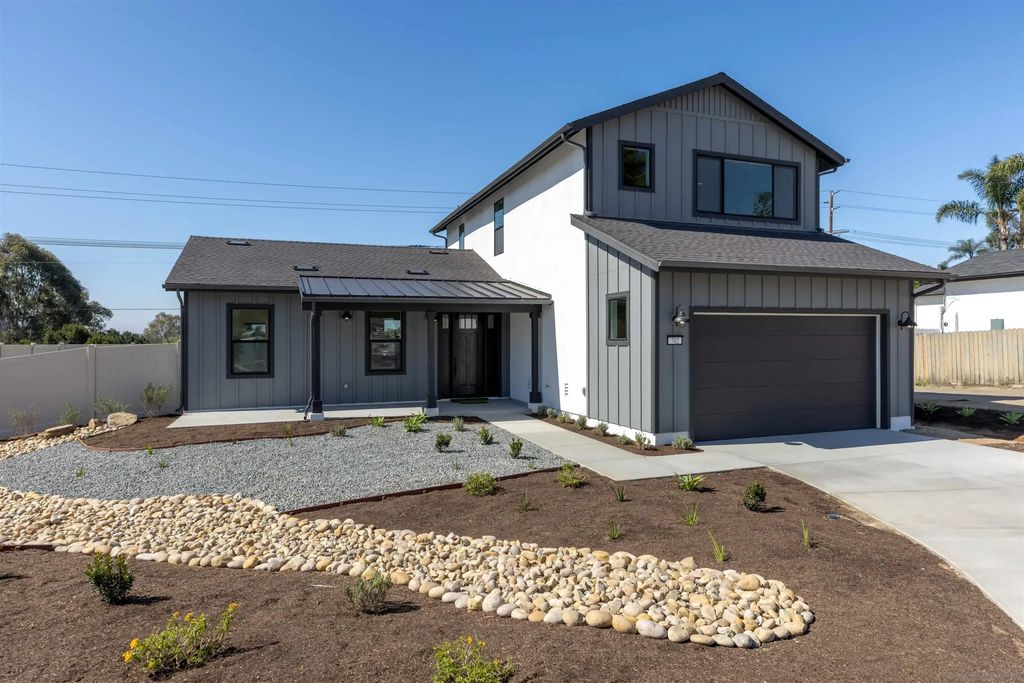 702 Passion Court, Vista