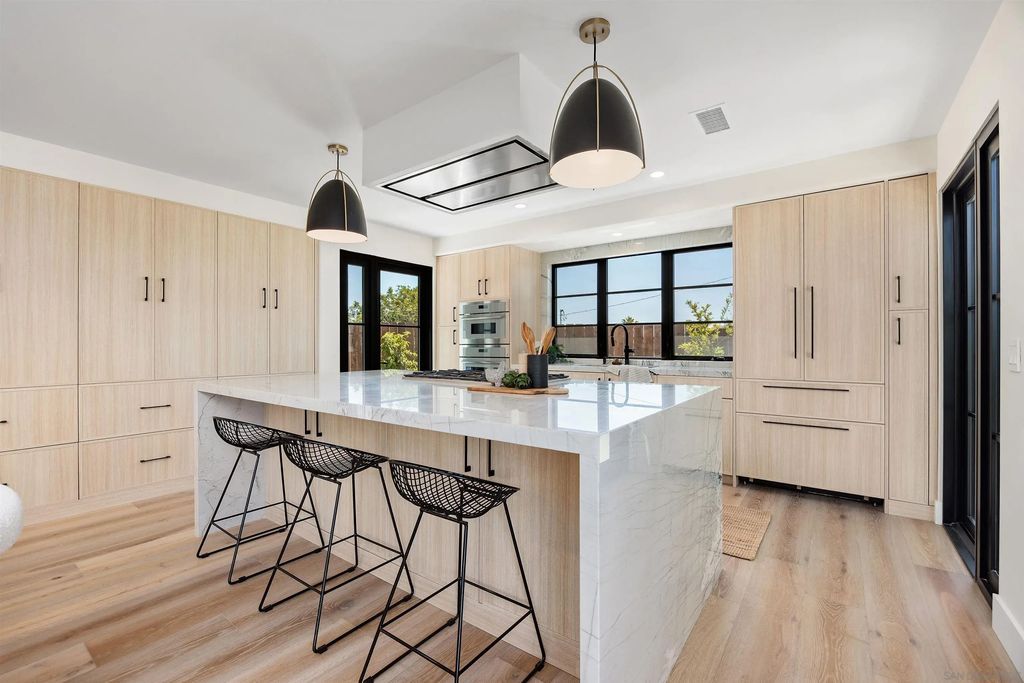 227 Hill Dr, Vista