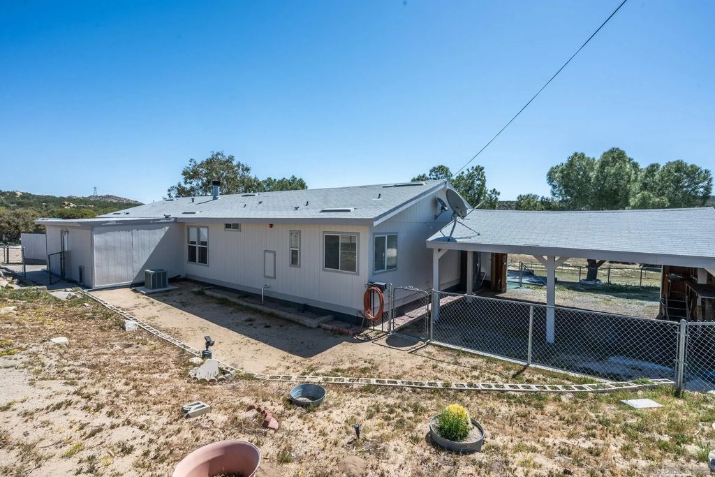 1525 Tea Rose Lane, Jacumba