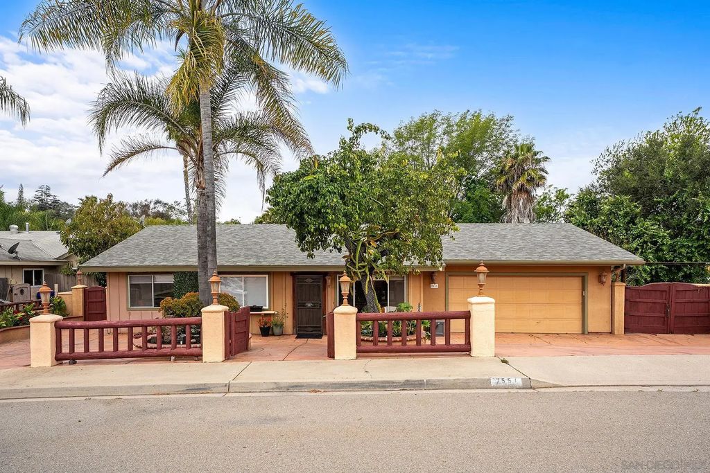 2551 Buena Rosa, Fallbrook