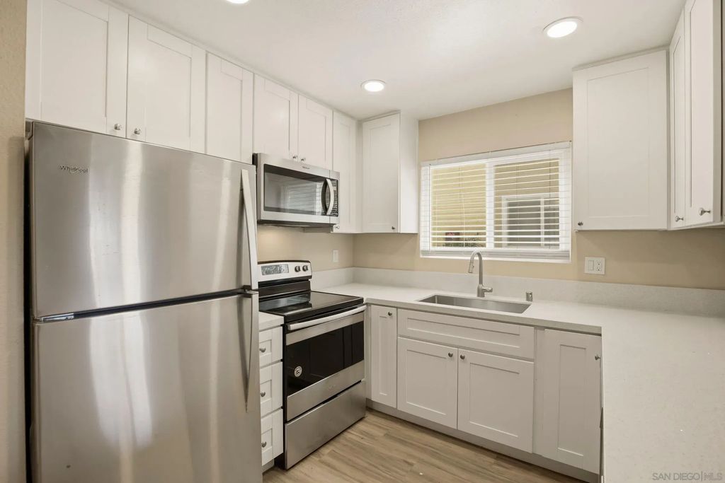 830 W Lincoln Ave 156, Escondido