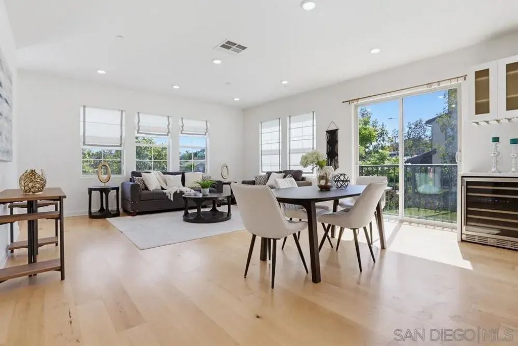 4373 Pacifica 6, Oceanside