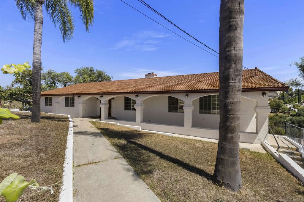 3480 Sunset Dr, Fallbrook
