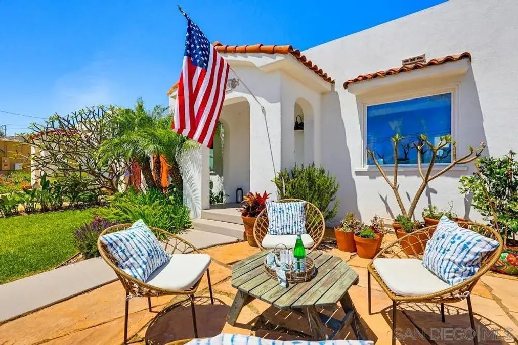 2064 Venice Street, OCEAN BEACH