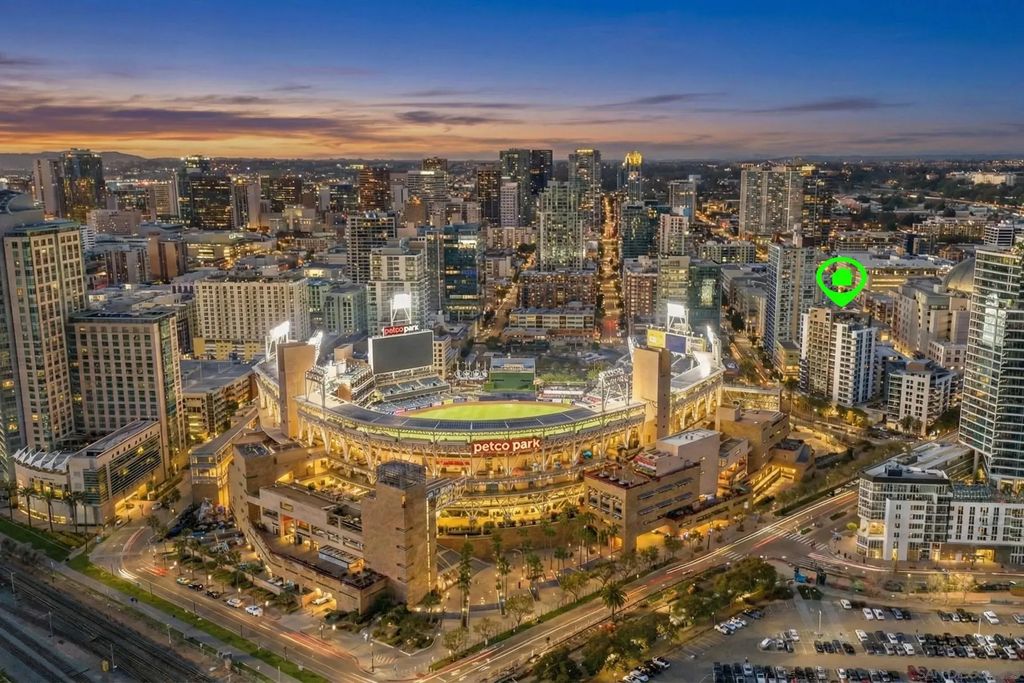 253 10th Ave 733, DOWNTOWN