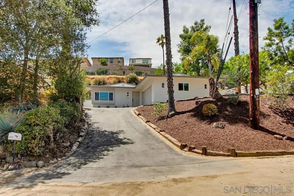 8740 Vanguard Place, Lakeside
