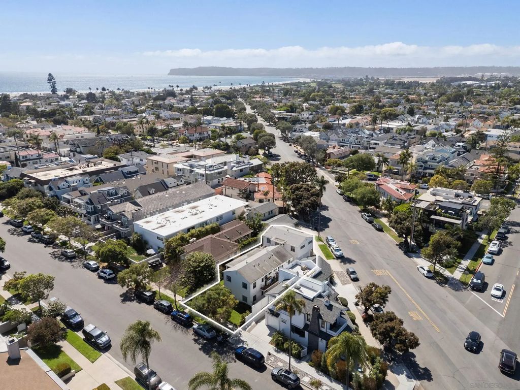 812-20 E Ave, Coronado