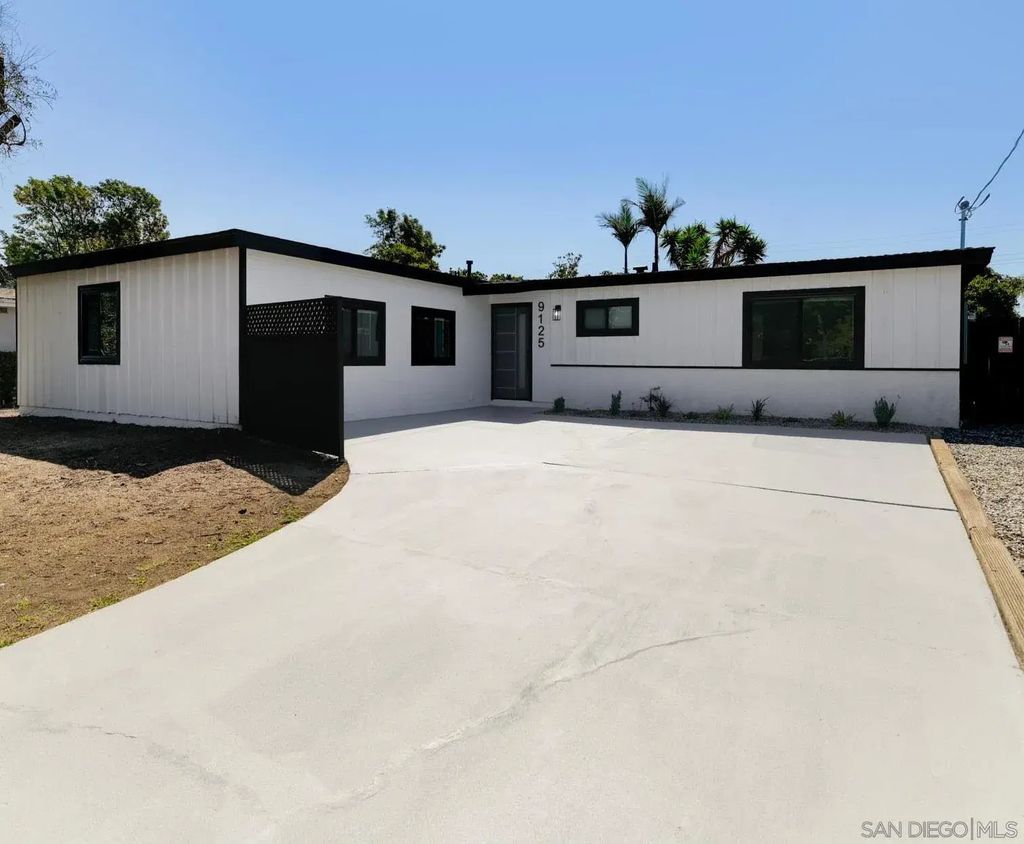 9125 Akard St, Spring Valley