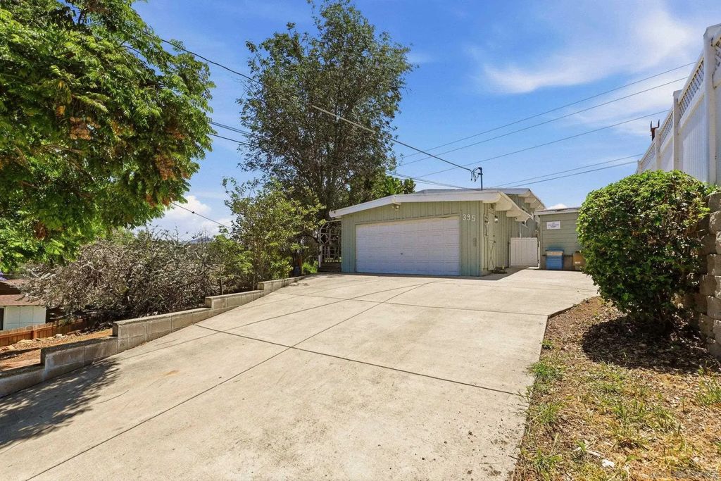 395 San Roque, Escondido