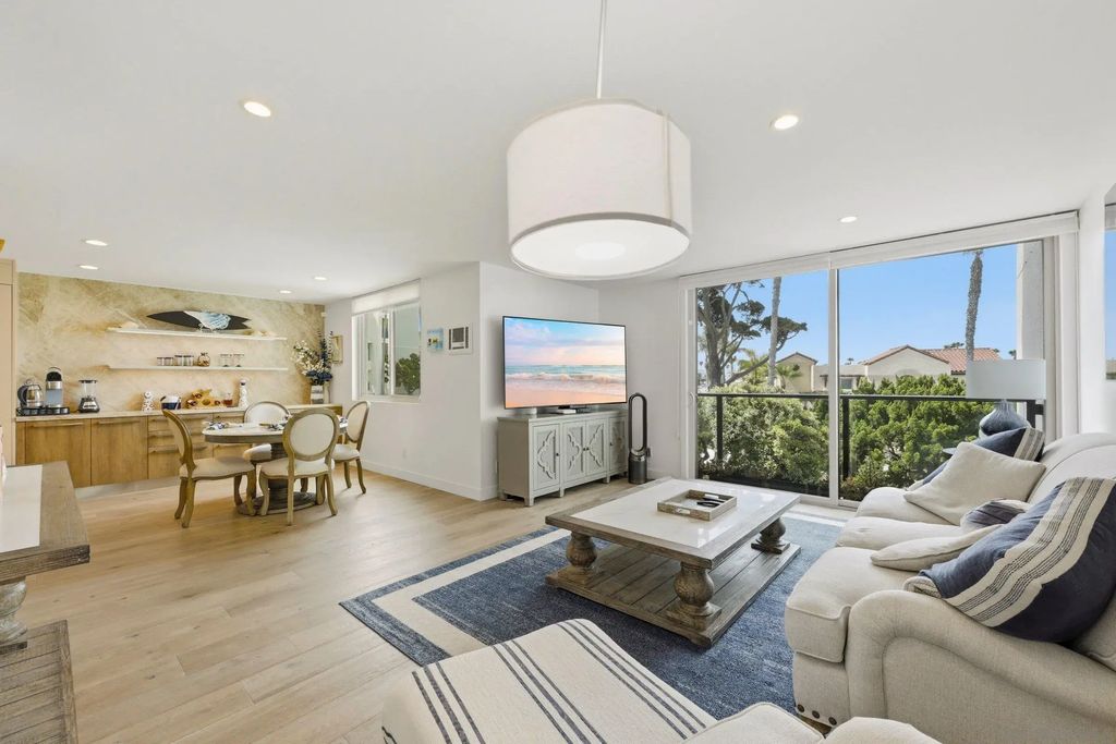 909 Coast 3, La Jolla