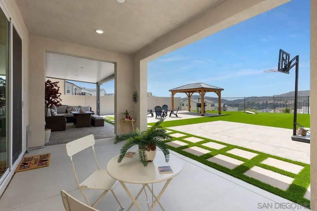 712 Meadowood St., Fallbrook