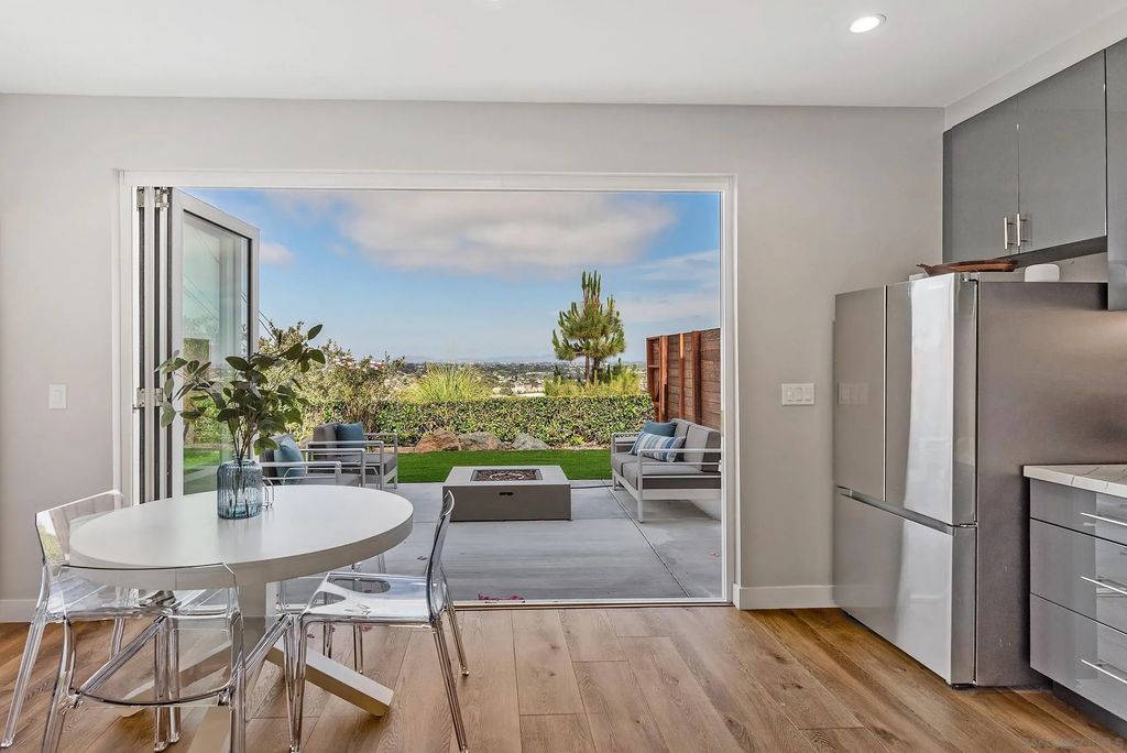 5830 Desert View Dr, La Jolla