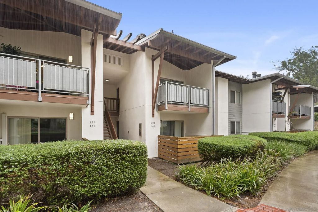 1810 S El Camino Real 202, Encinitas
