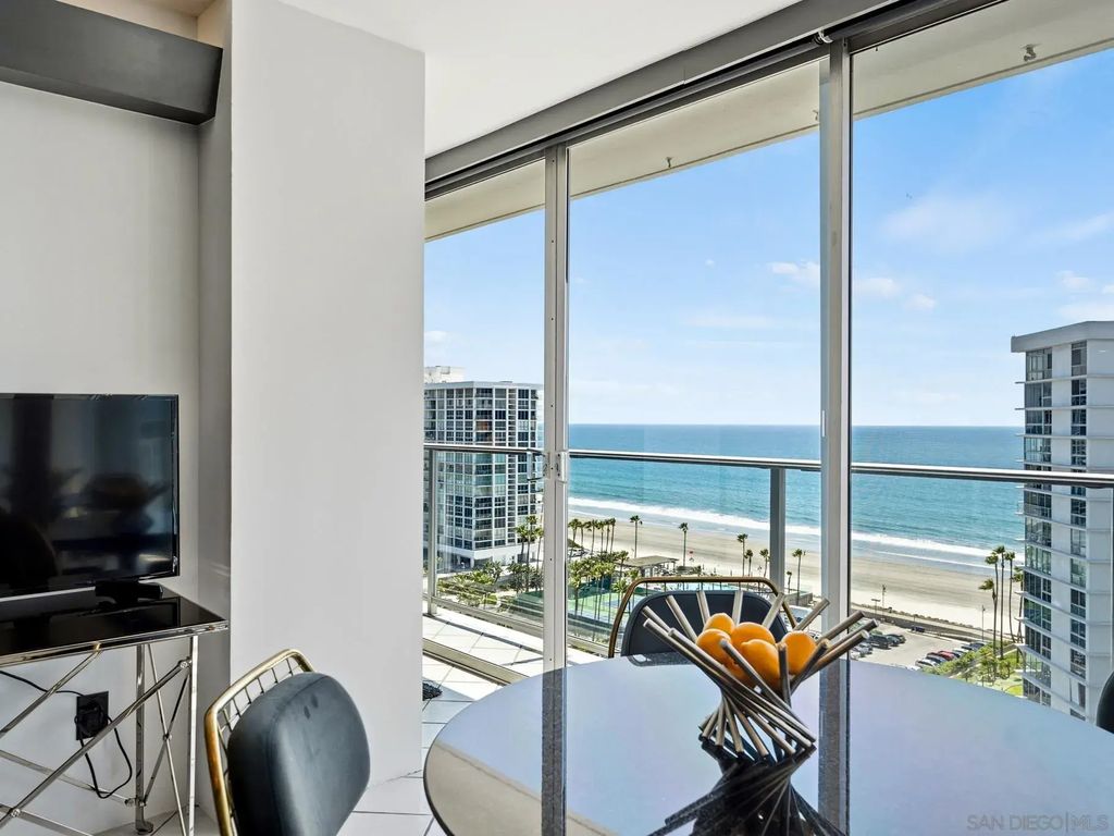 1770 Avenida Del Mundo 1401, Coronado