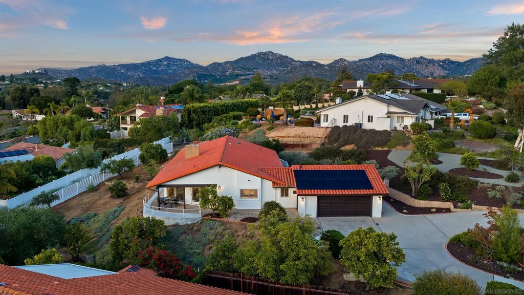 13324 Avenida La Valencia, Poway