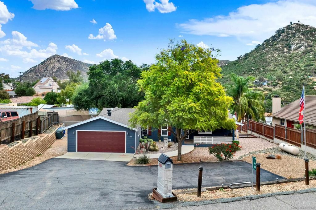 760 Lingel Dr, El Cajon