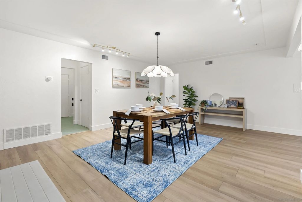 5071 Kalmia Street, Oak Park (867)
