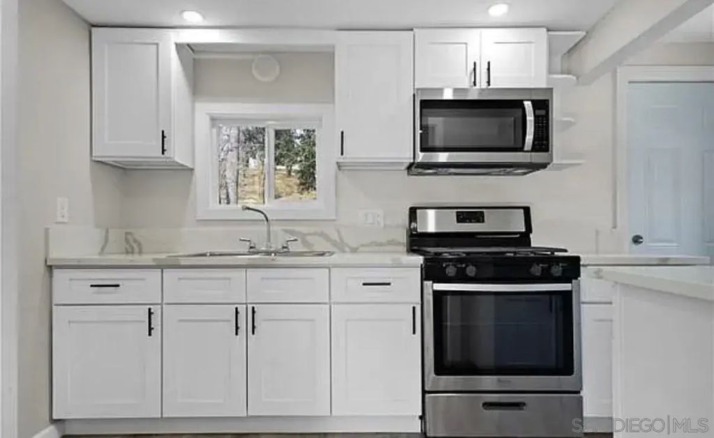 201 Hillside Spur, Cedar Glen