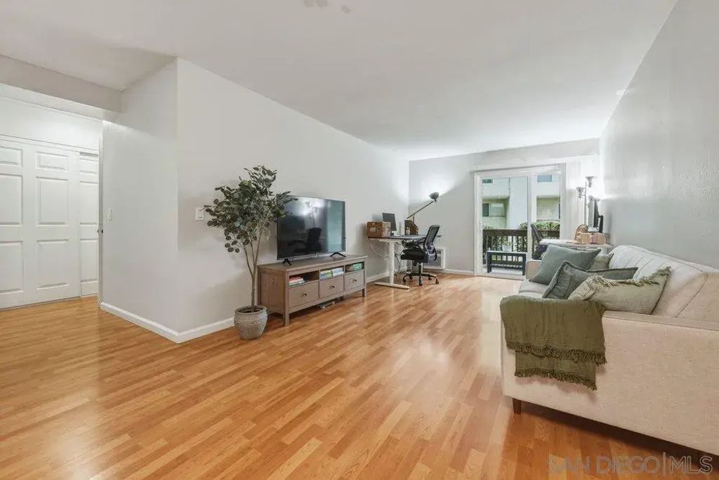 6131 Rancho Mission Rd 114, MISSION VALLEY
