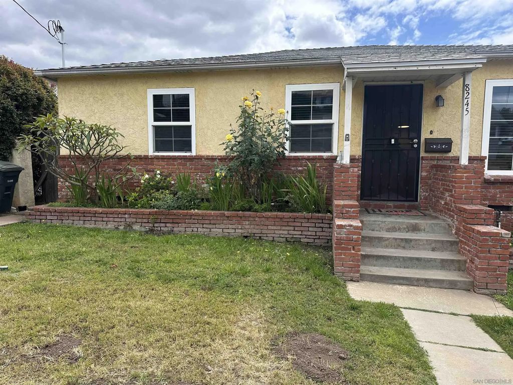 8245 Orchard, La Mesa
