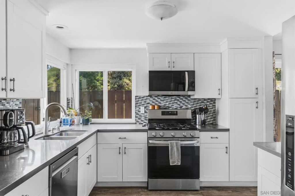 10131 Canyonridge, Spring Valley
