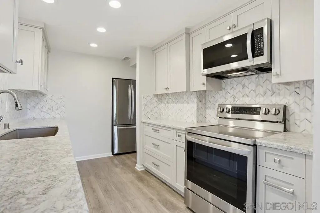 2564 Navarra Dr 206, Carlsbad