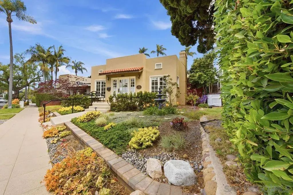 1860 Fort Stockton, MISSION HILLS